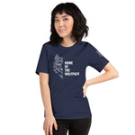 Unisex-T-Shirt Home of the Wolfpack dunkel